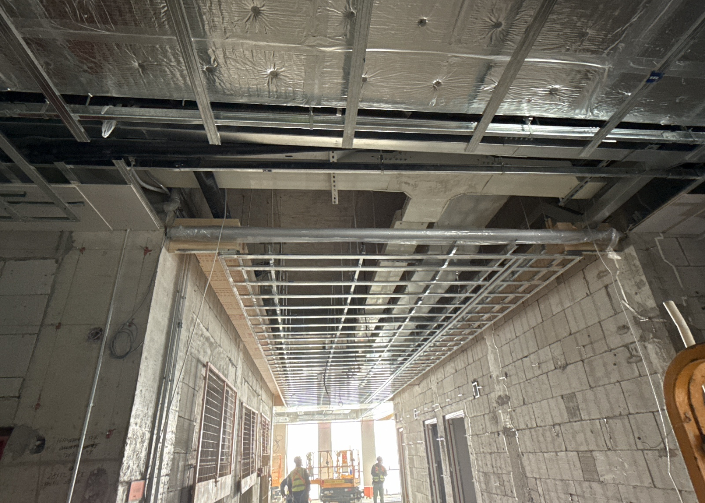 苏州智绿项目恒开利电动挡烟垂壁初装阶段