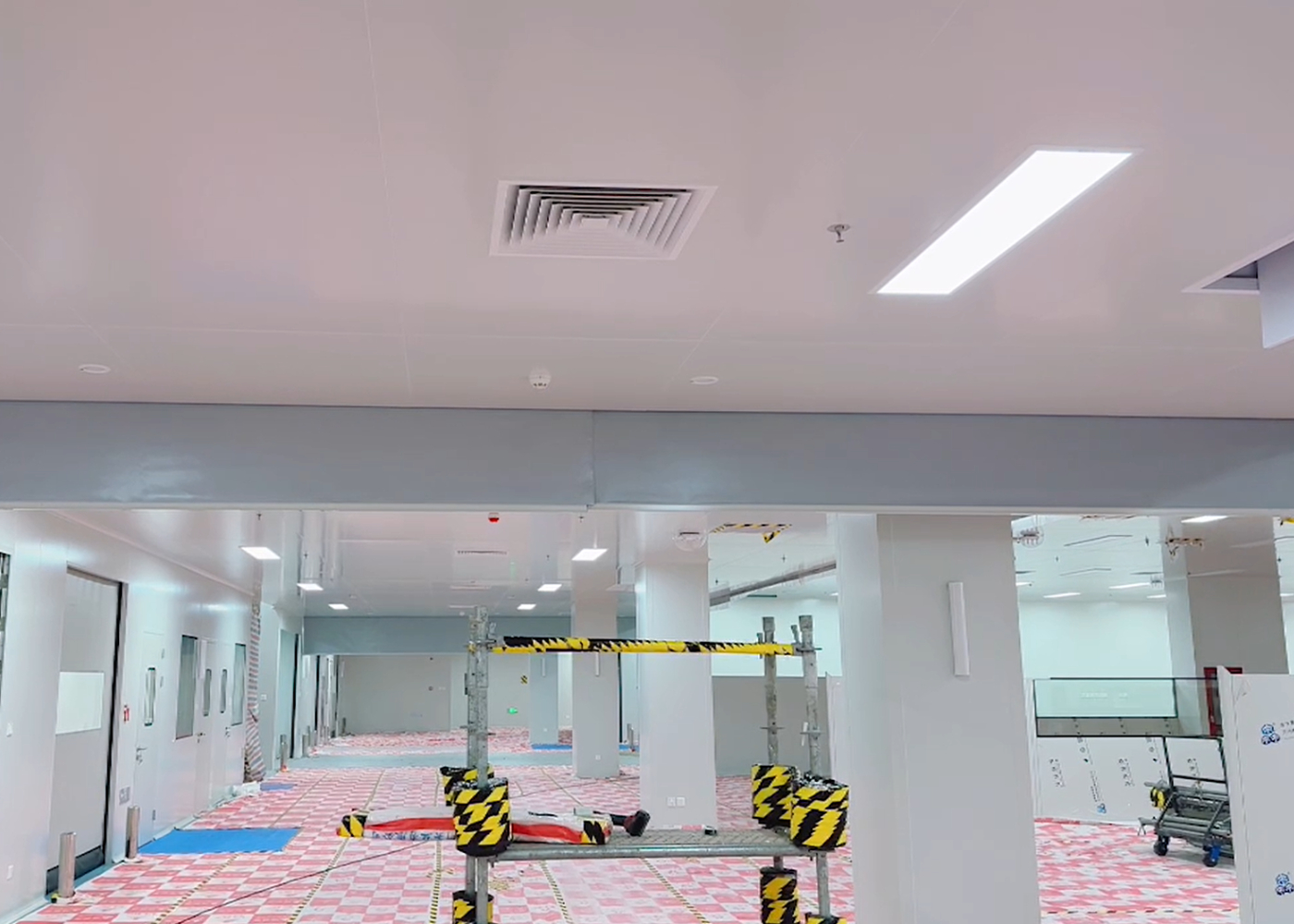 南通拜耳项目恒开利电动挡烟垂壁安装完成