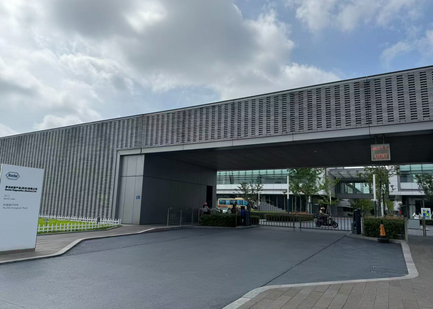 苏州罗氏诊断选用恒开利电动挡烟垂壁