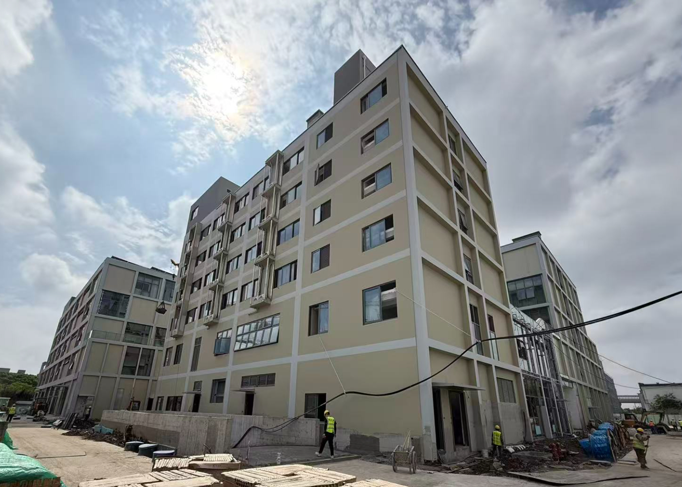 恒开利挡烟垂壁助力上海瑞柯恩项目建设